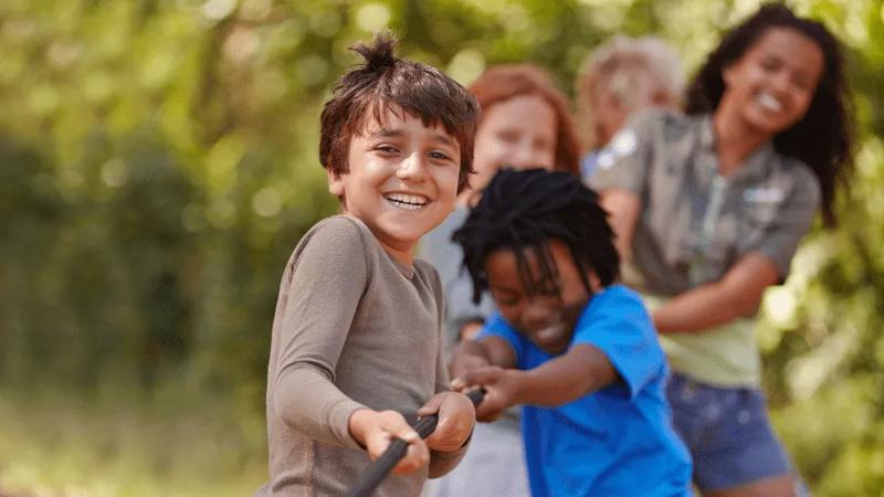 Kids play tug of war