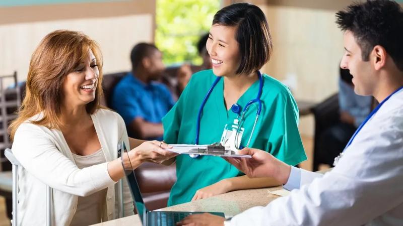 Woman on crutches checking into clinic